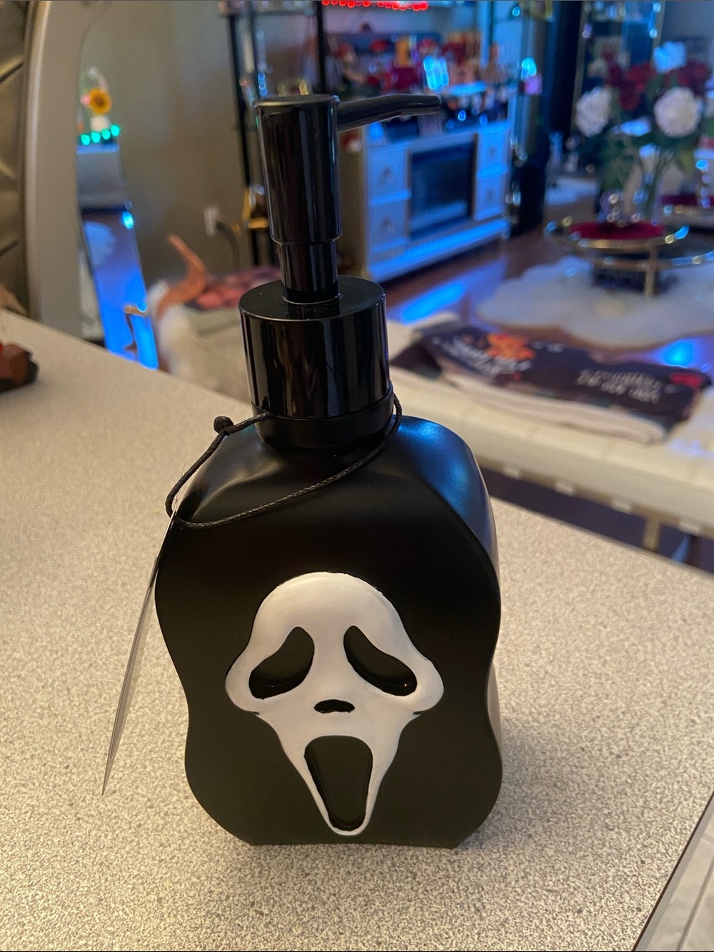 Halloween Scream Ghost Pump Bottle - Black